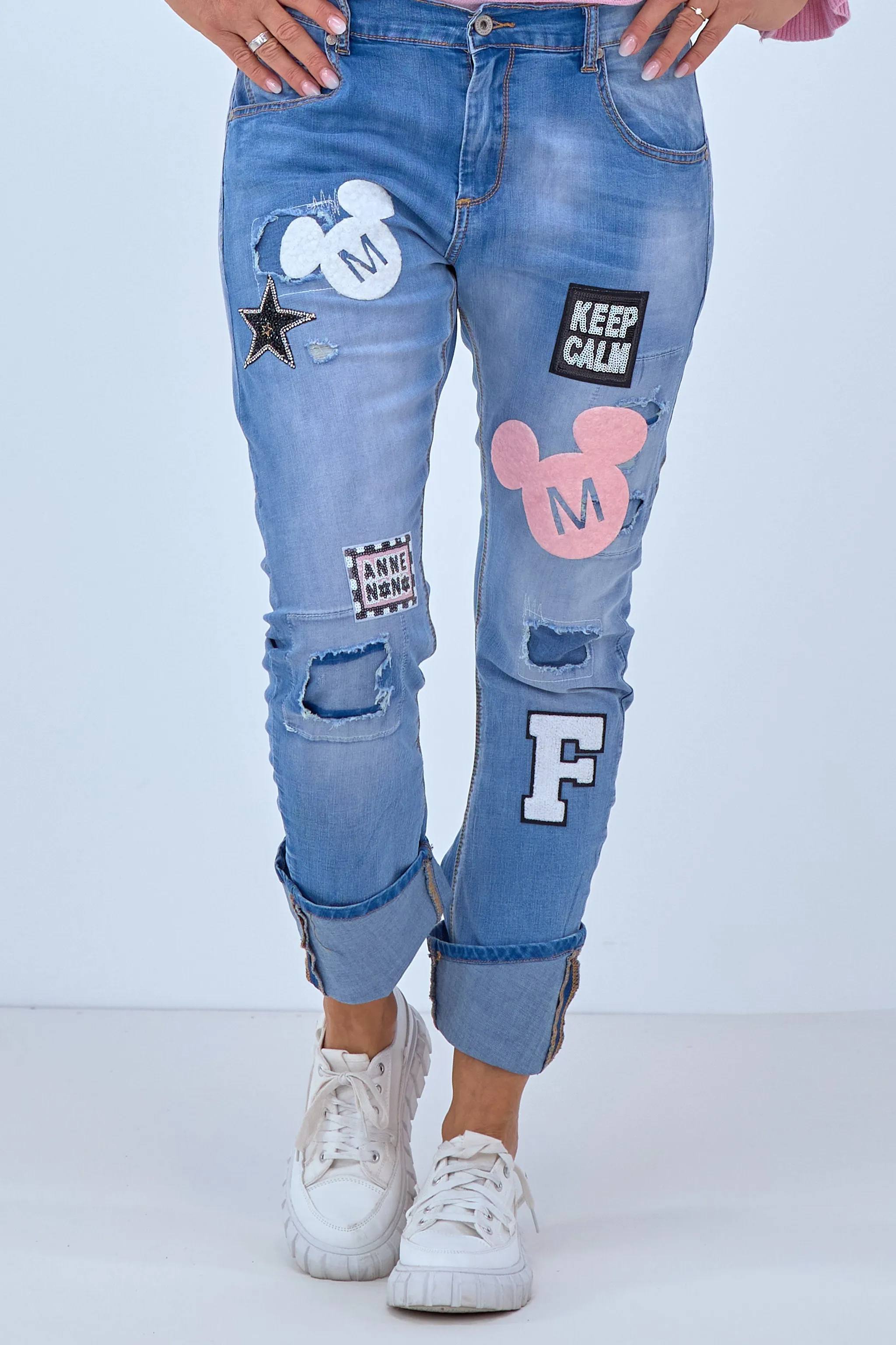 Jeans mit Flock und Badges, denim