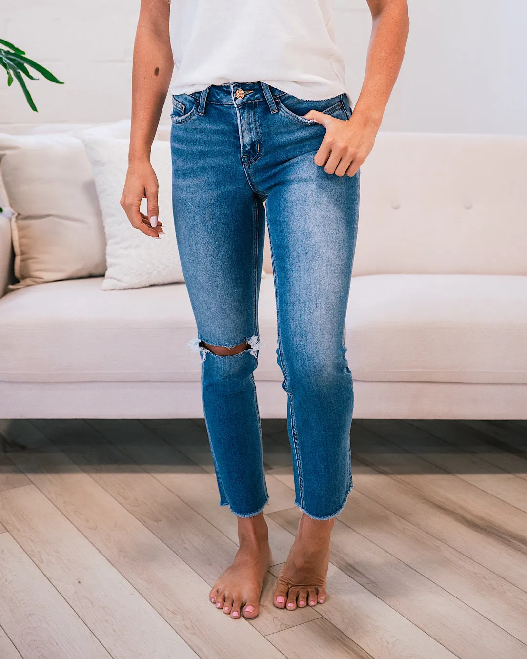 Vervet Taylor Distressed Knee Straight Jeans