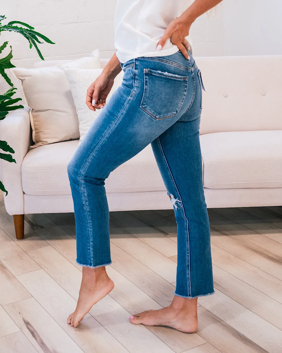 Vervet Taylor Distressed Knee Straight Jeans